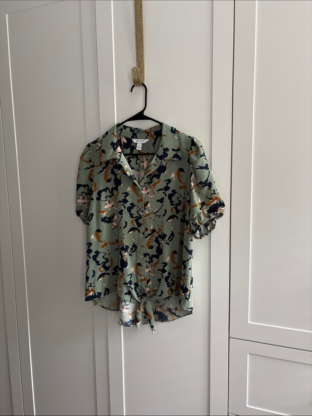 Nine West floral button down, front tie top
